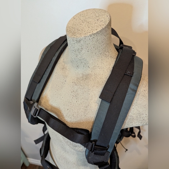 MEC Backpack 45L Capacity Frame Size Long, Black & Green Unisex - Picture 5 of 10